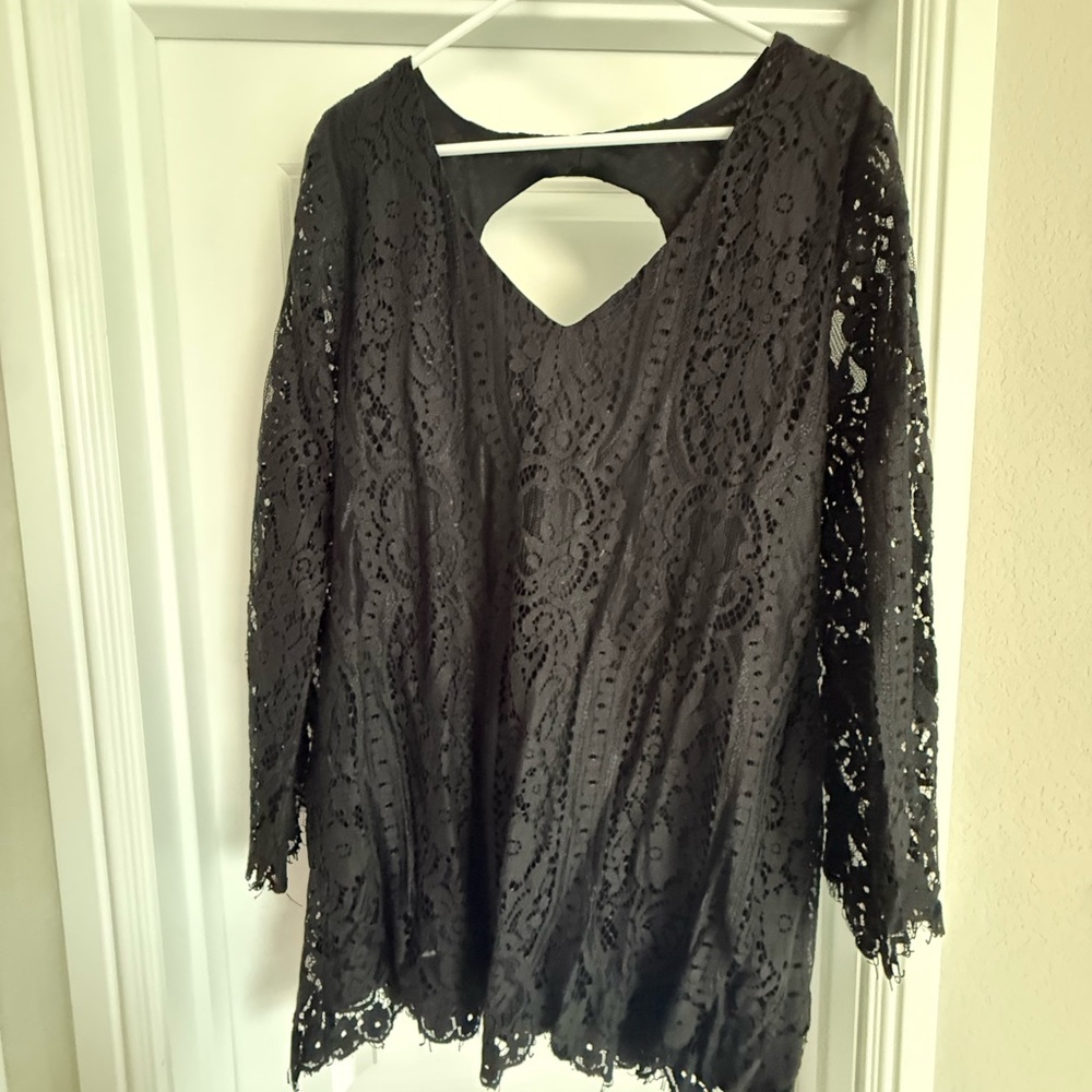 Black Lace Long-Sleeve Tunic with Keyhole Back